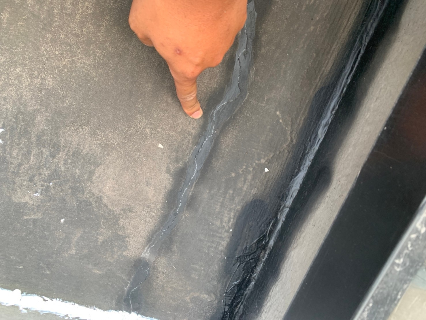 ベランダ土間のクラック